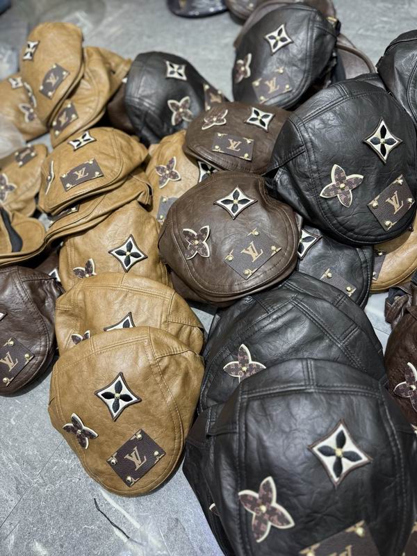 LV Beret dx04